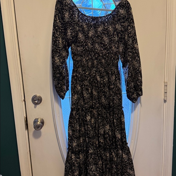 Elegant Black Floral Dress - Picture 7 of 7